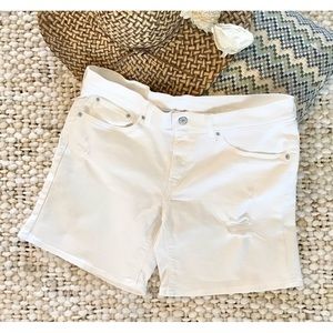 Levi’s White Denim Shorts, Size 31 EUC